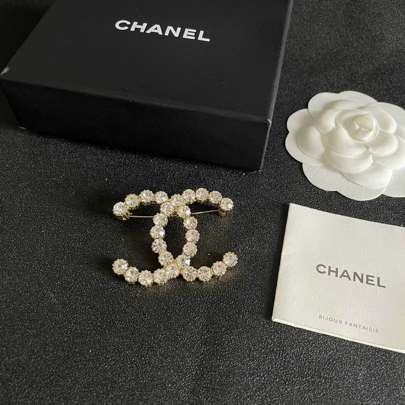 Chanel Brooch 04yxs111